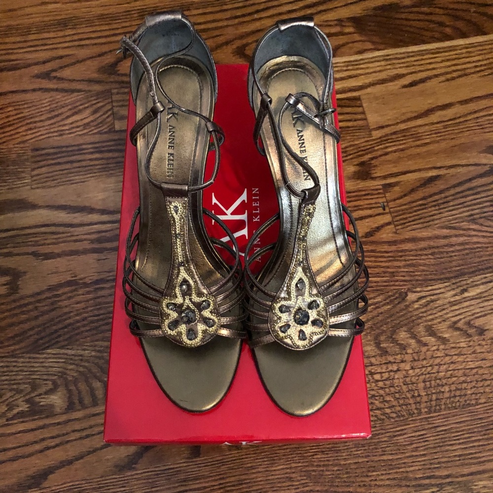 ANNE KLEIN AKODELLE HEEL